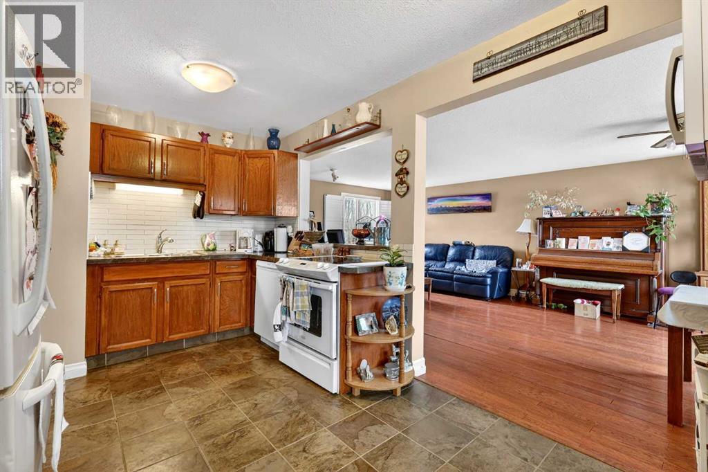 209 1 Avenue Se, Langdon, Alberta  T0J 1X1 - Photo 5 - A2302295