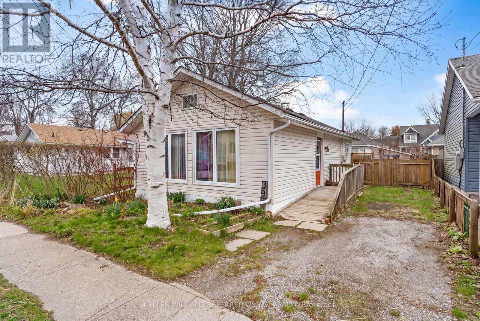 354 Elmwood Avenue, Fort Erie, Ontario  L0S 1B0 - Photo 2 - X13044834