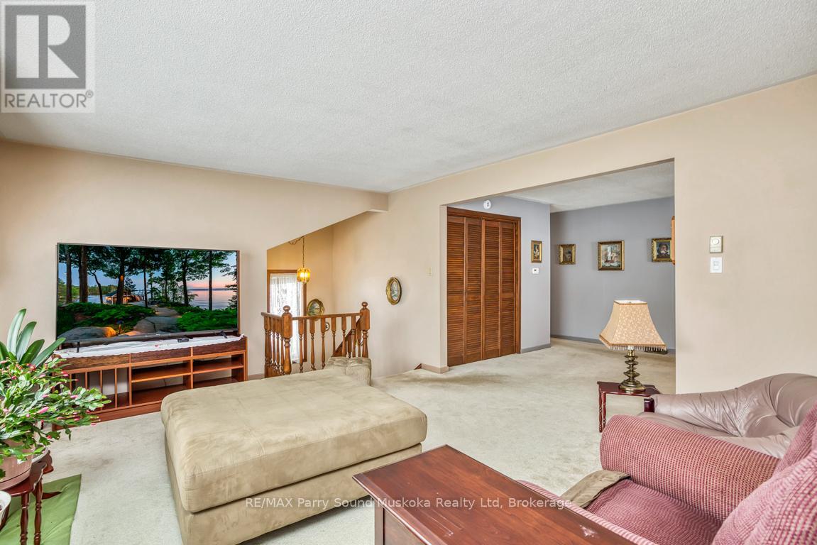 2 Laird Drive, Parry Sound, Ontario  P2A 1P5 - Photo 7 - X12812634