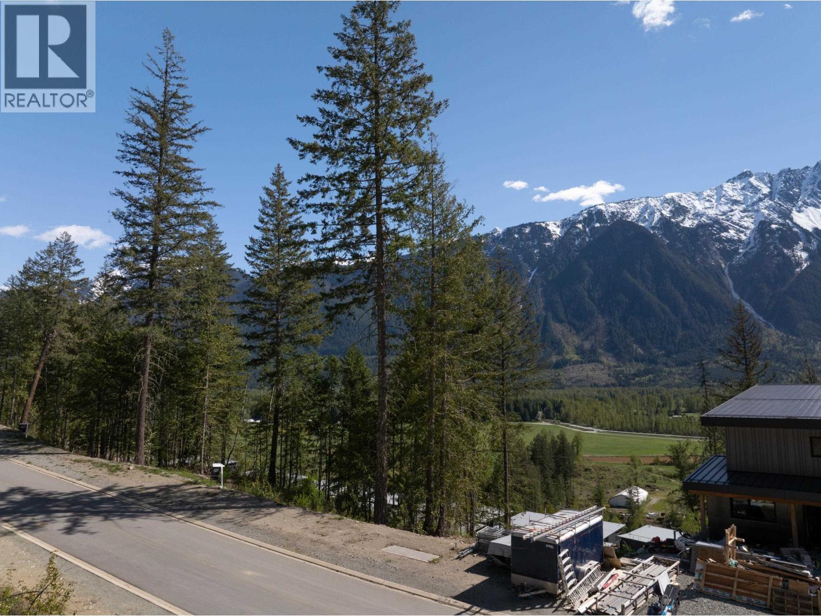 8207 Merlot Peak Drive, Pemberton, British Columbia  V0N 2L3 - Photo 10 - R3115802