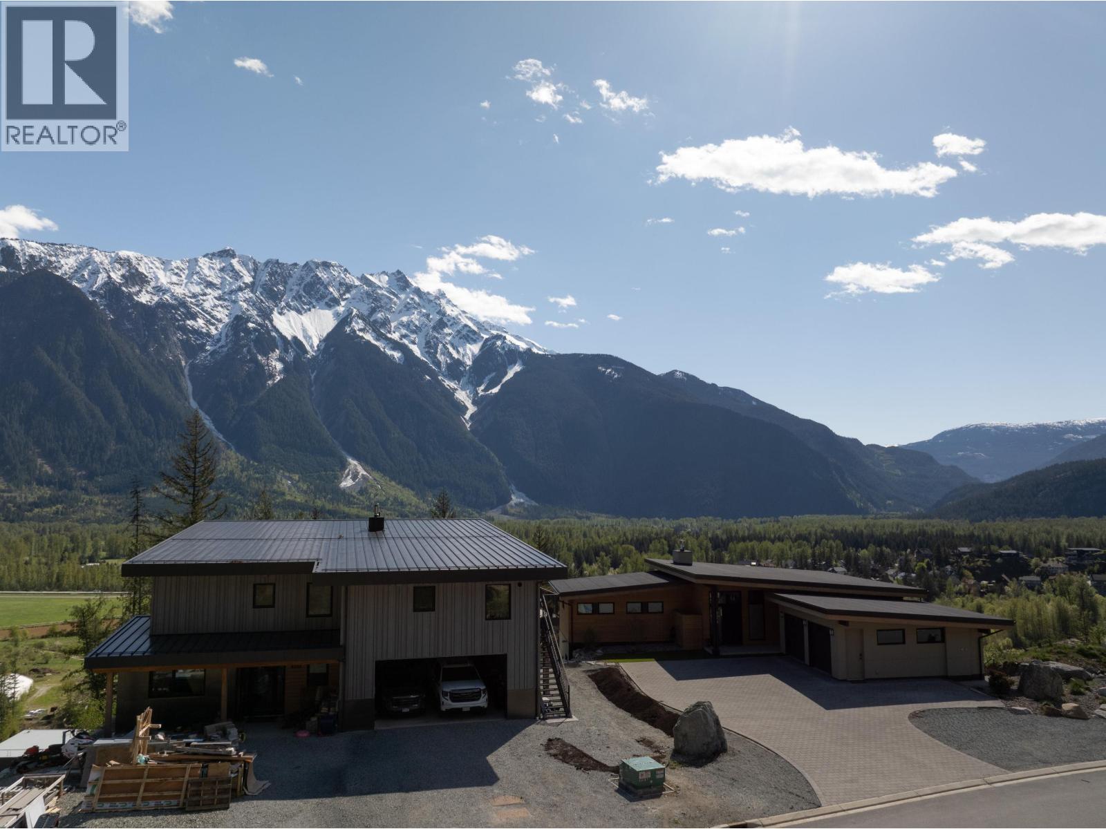 8207 Merlot Peak Drive, Pemberton, British Columbia  V0N 2L3 - Photo 12 - R3115802