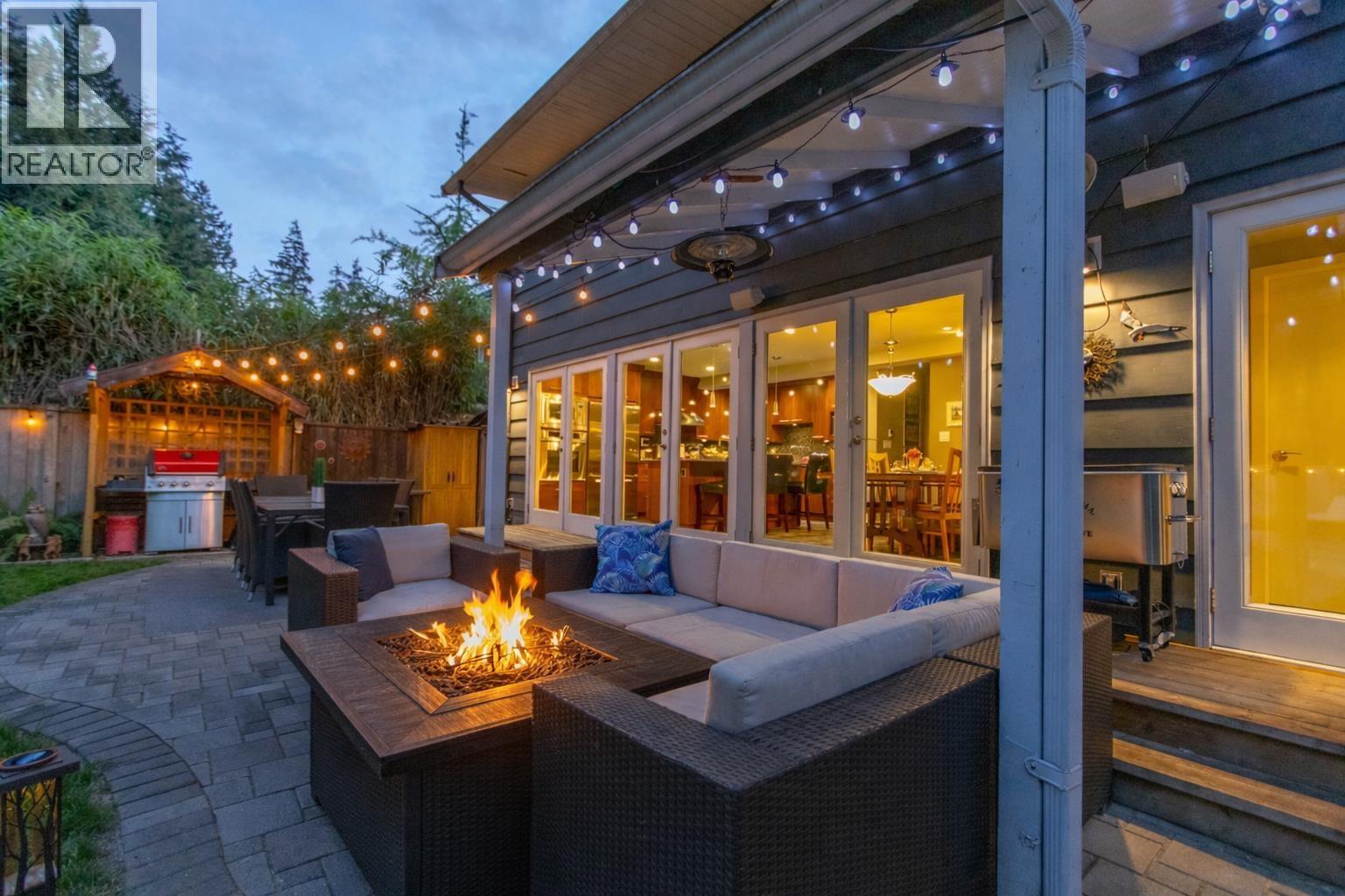 2864 BUSHNELL PLACE, North Vancouver, British Columbia