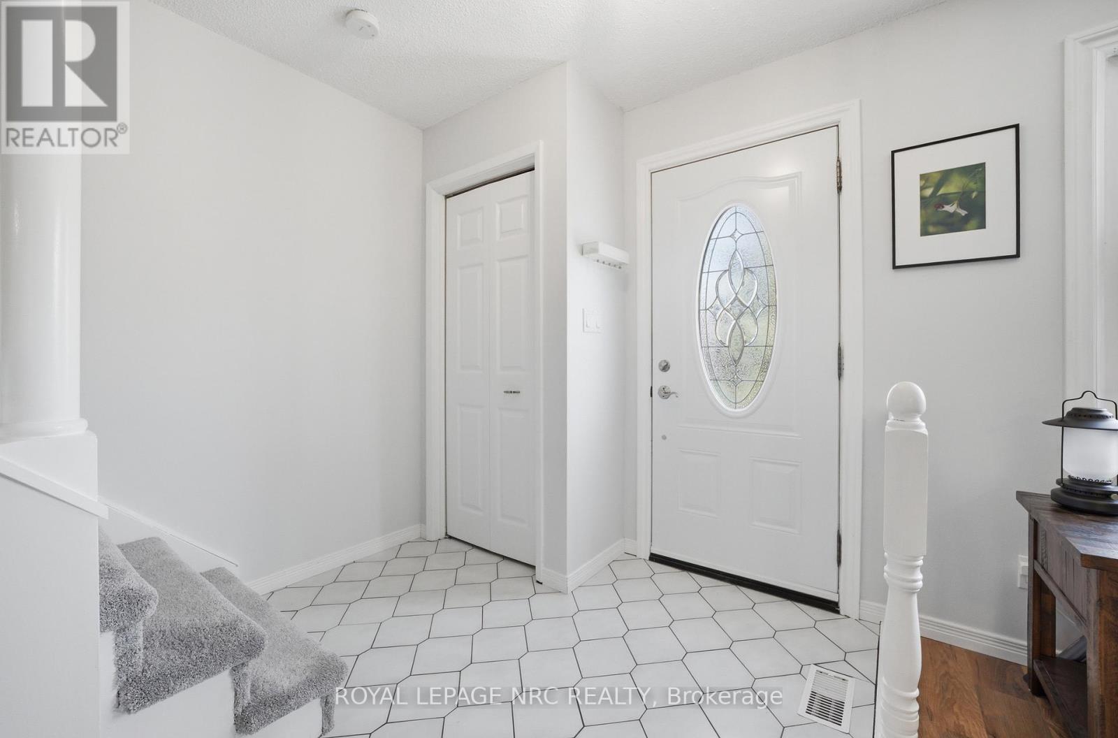 35 Birchpark Drive, Grimsby, Ontario  L3M 4M9 - Photo 3 - X13044874