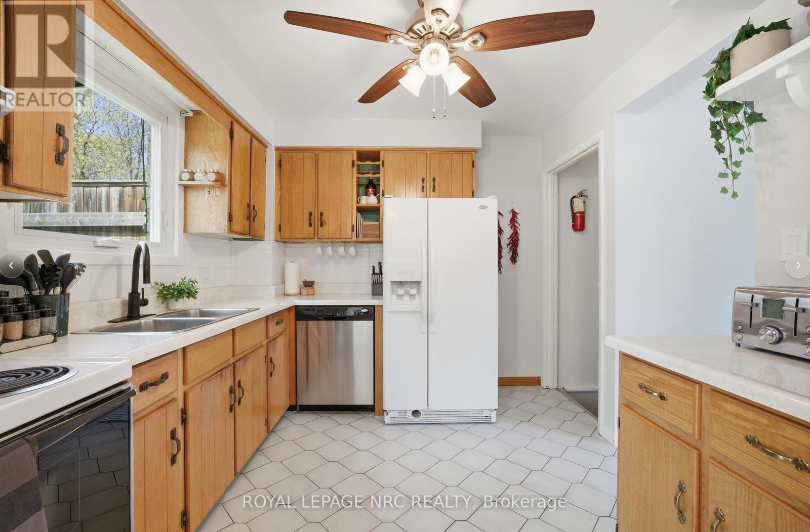 35 Birchpark Drive, Grimsby, Ontario  L3M 4M9 - Photo 6 - X13044874