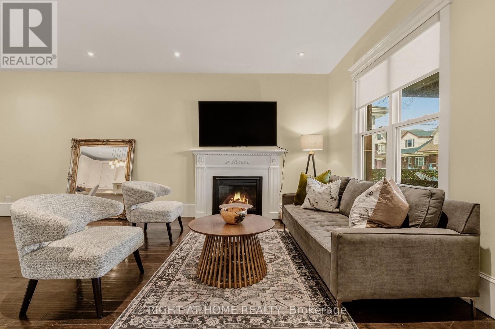 104 Barnesdale Avenue N, Hamilton, Ontario  L8L 6S5 - Photo 2 - X13032808