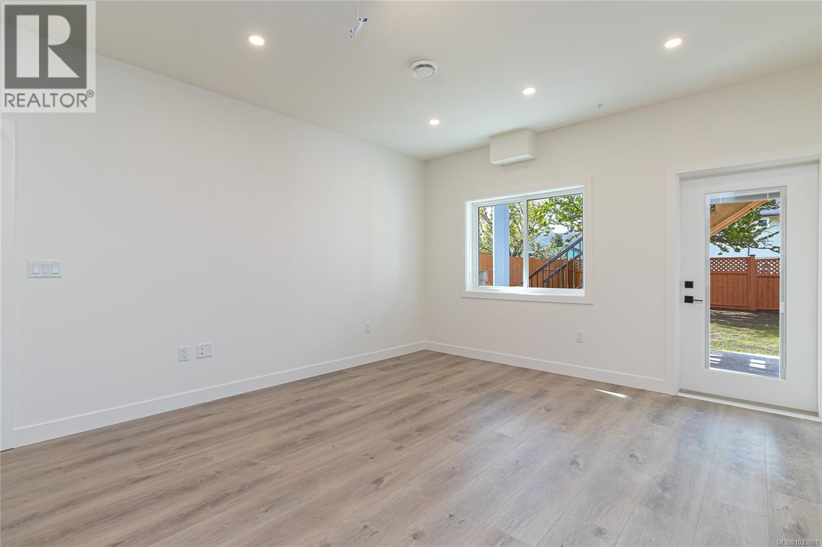 # 3 95 Battleford Ave, Saanich, British Columbia  V8Z 1K5 - Photo 8 - 1033051