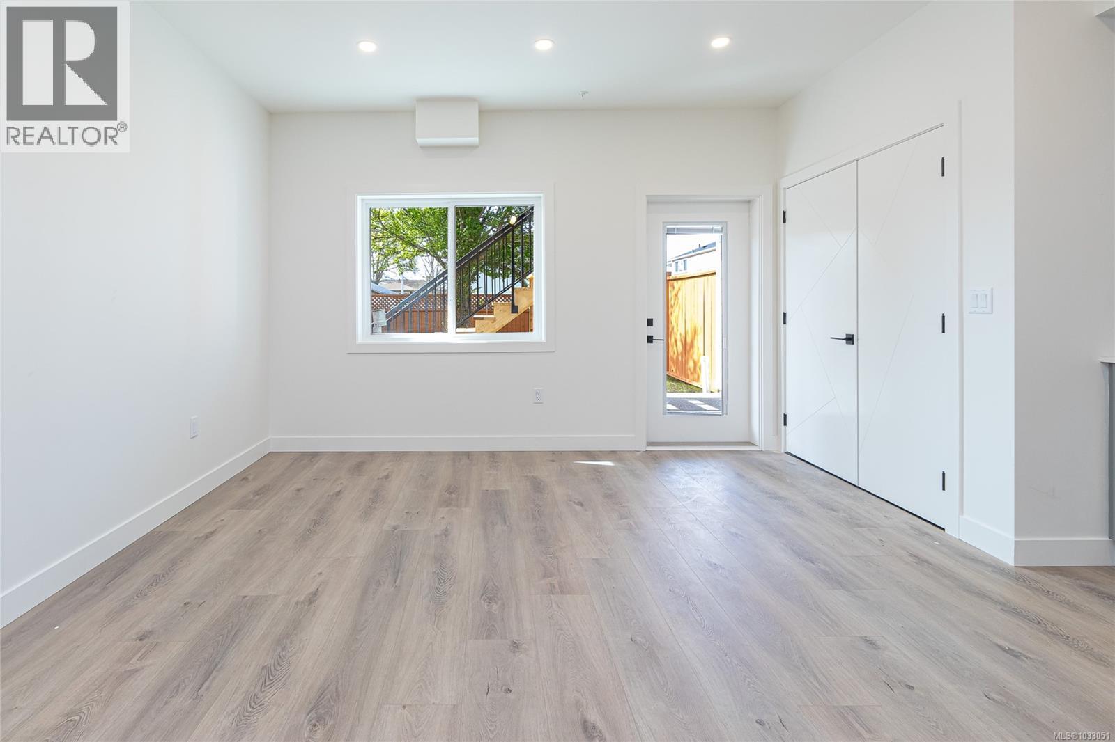 # 3 95 Battleford Ave, Saanich, British Columbia  V8Z 1K5 - Photo 9 - 1033051