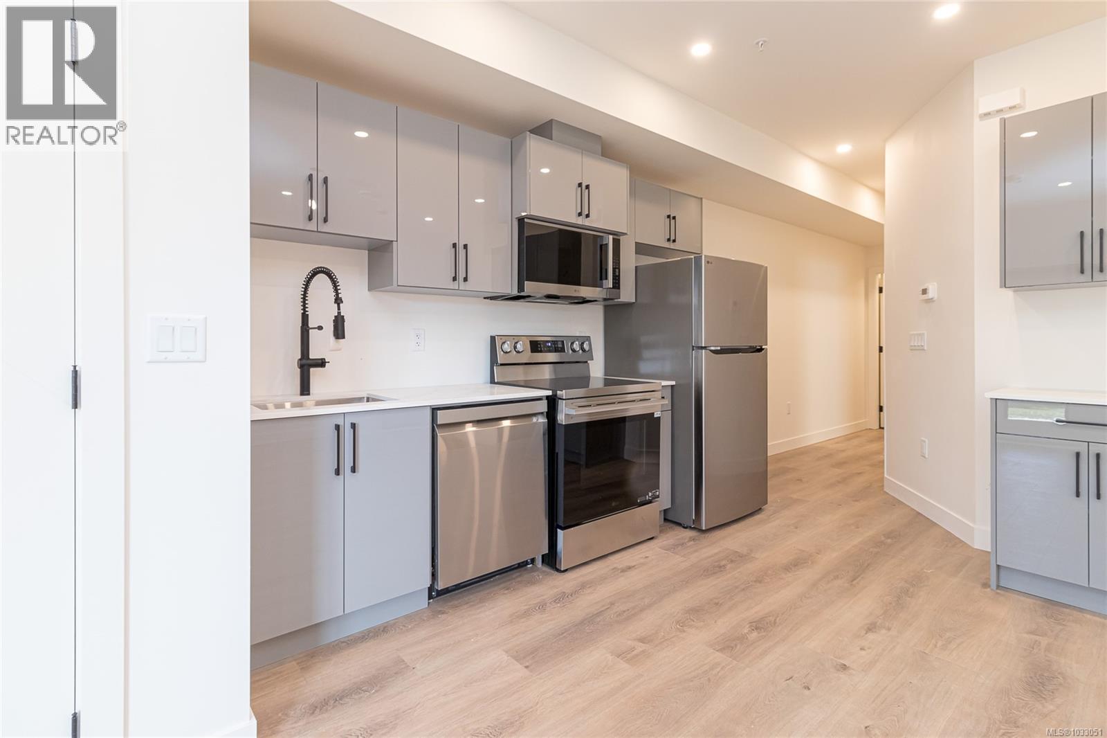 # 3 95 Battleford Ave, Saanich, British Columbia  V8Z 1K5 - Photo 6 - 1033051