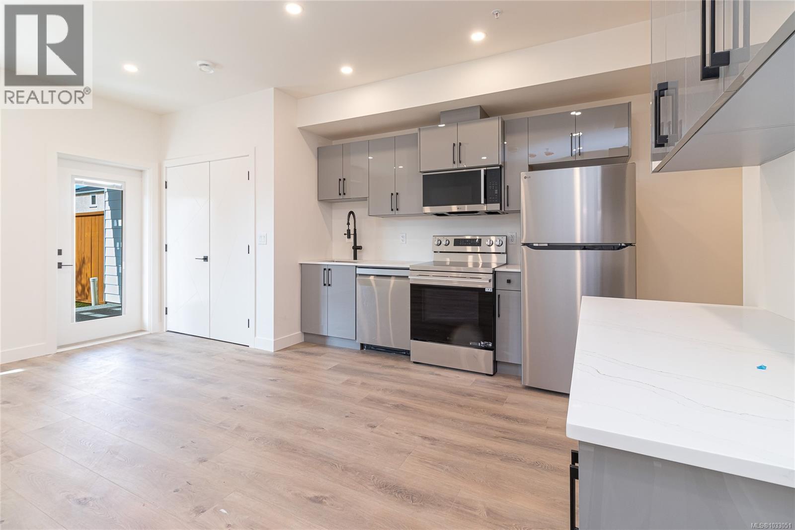 # 3 95 Battleford Ave, Saanich, British Columbia  V8Z 1K5 - Photo 7 - 1033051