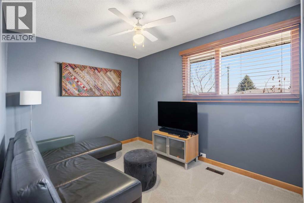 948 Canaveral Crescent SW, Calgary, Alberta  T2W 1N5 - Photo 18 - A2301156