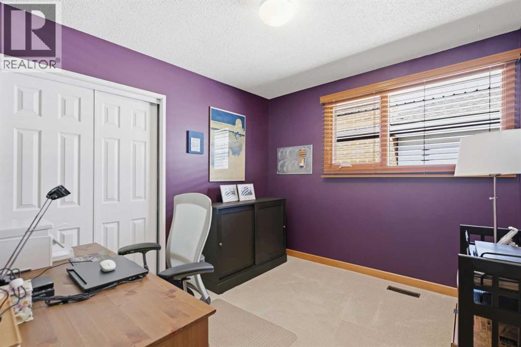 948 Canaveral Crescent SW, Calgary, Alberta  T2W 1N5 - Photo 17 - A2301156