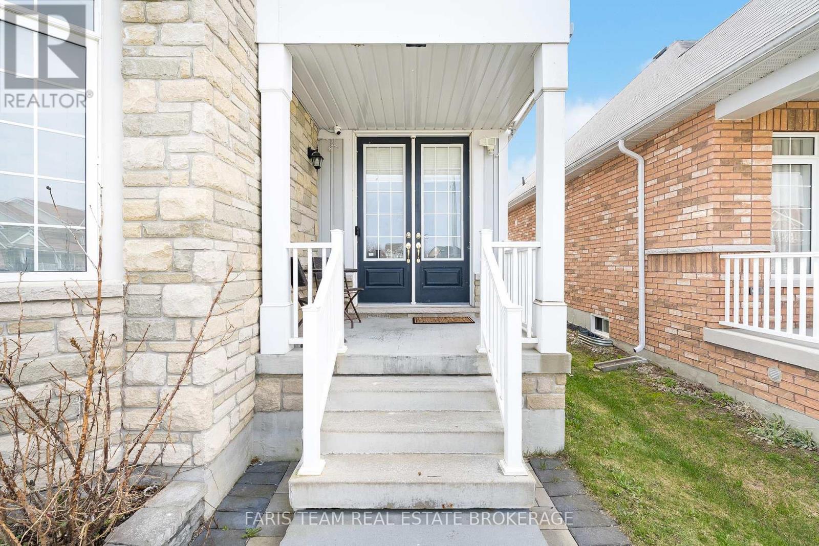 111 Latimer Avenue, Essa, Ontario  L3W 0N1 - Photo 3 - N13001416