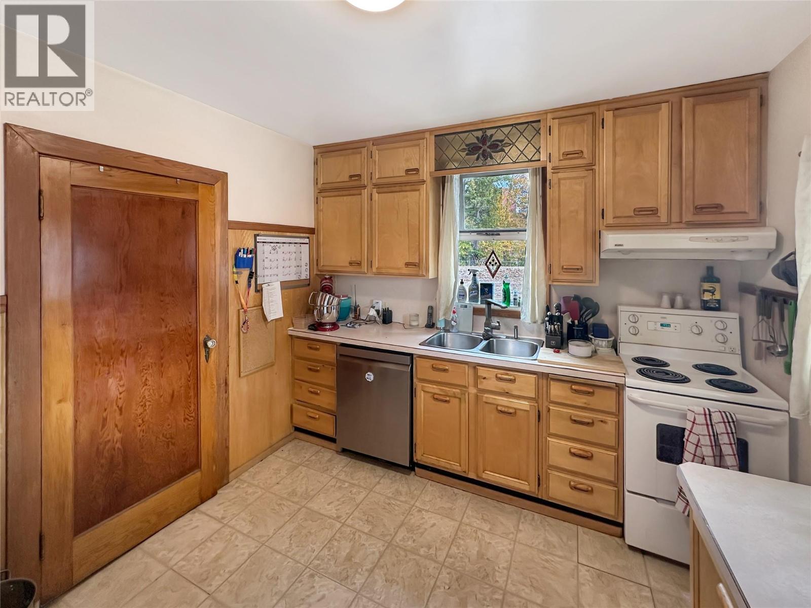 60 Angela Avenue, Princeton, British Columbia  V0X 1W0 - Photo 4 - 10379839