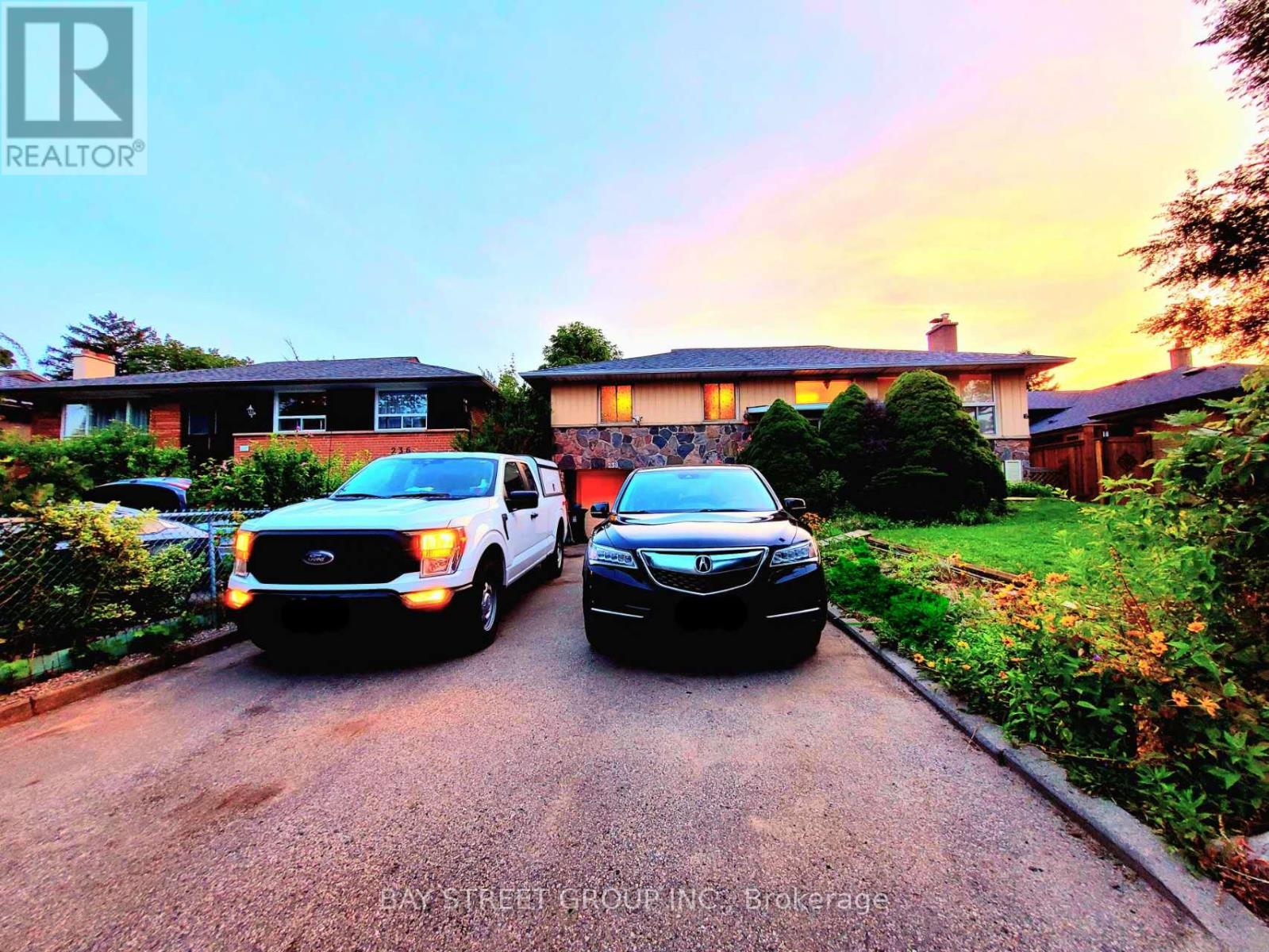 238 The West Mall, Toronto, Ontario  M9C 1C5 - Photo 2 - W13044918