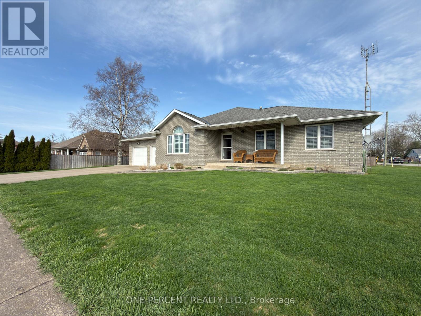 24 South Main Street, Thorold, Ontario  L0S 1K0 - Photo 2 - X13044884