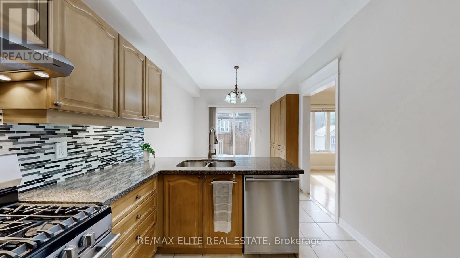 62 Macedonia Court, Newmarket, Ontario  L3X 2W8 - Photo 11 - N12883658