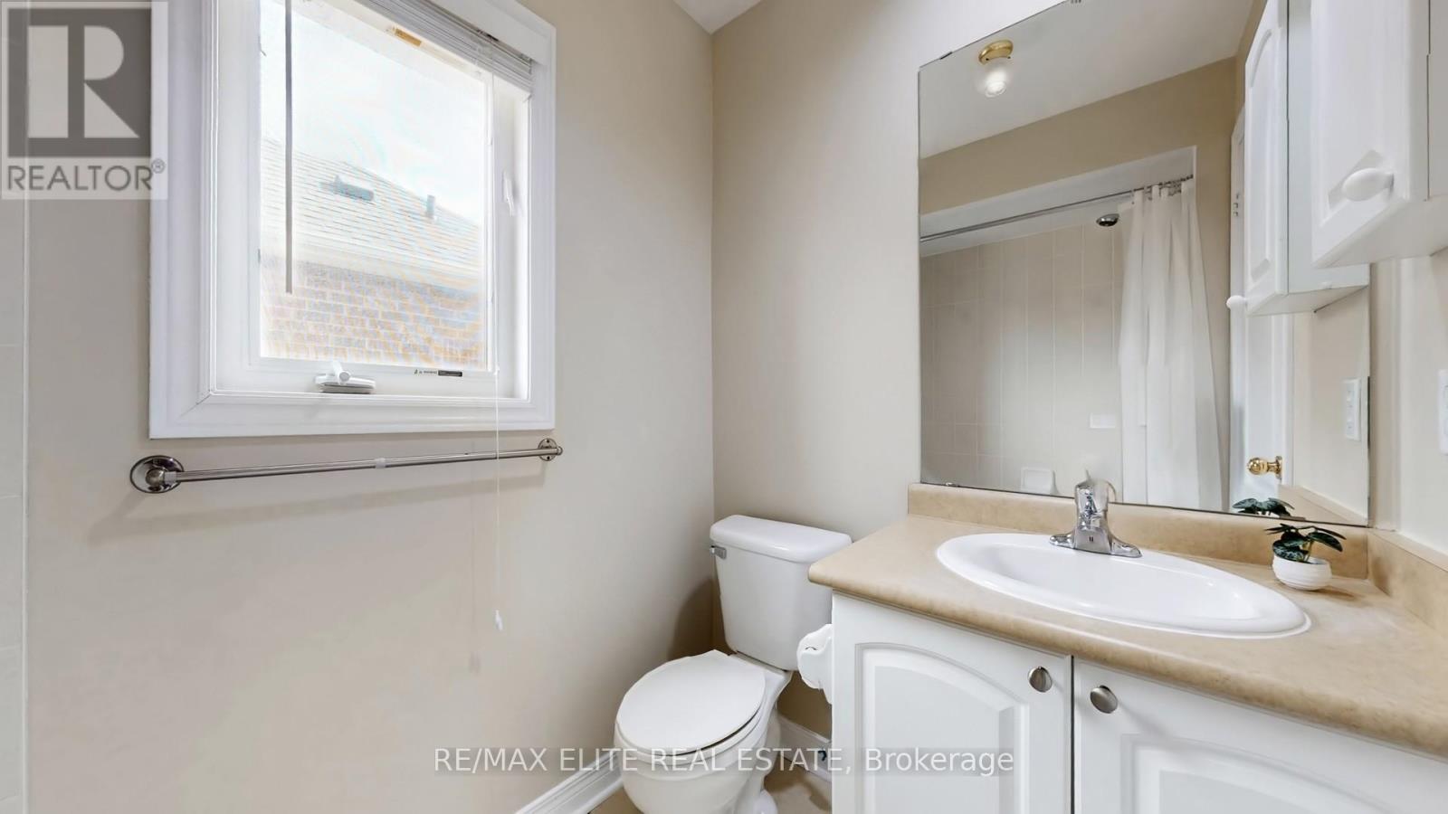 62 Macedonia Court, Newmarket, Ontario  L3X 2W8 - Photo 32 - N12883658