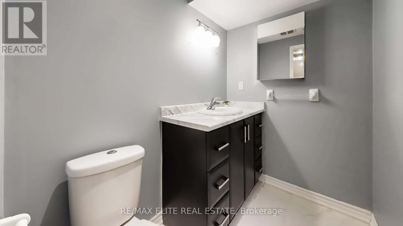 62 Macedonia Court, Newmarket, Ontario  L3X 2W8 - Photo 37 - N12883658