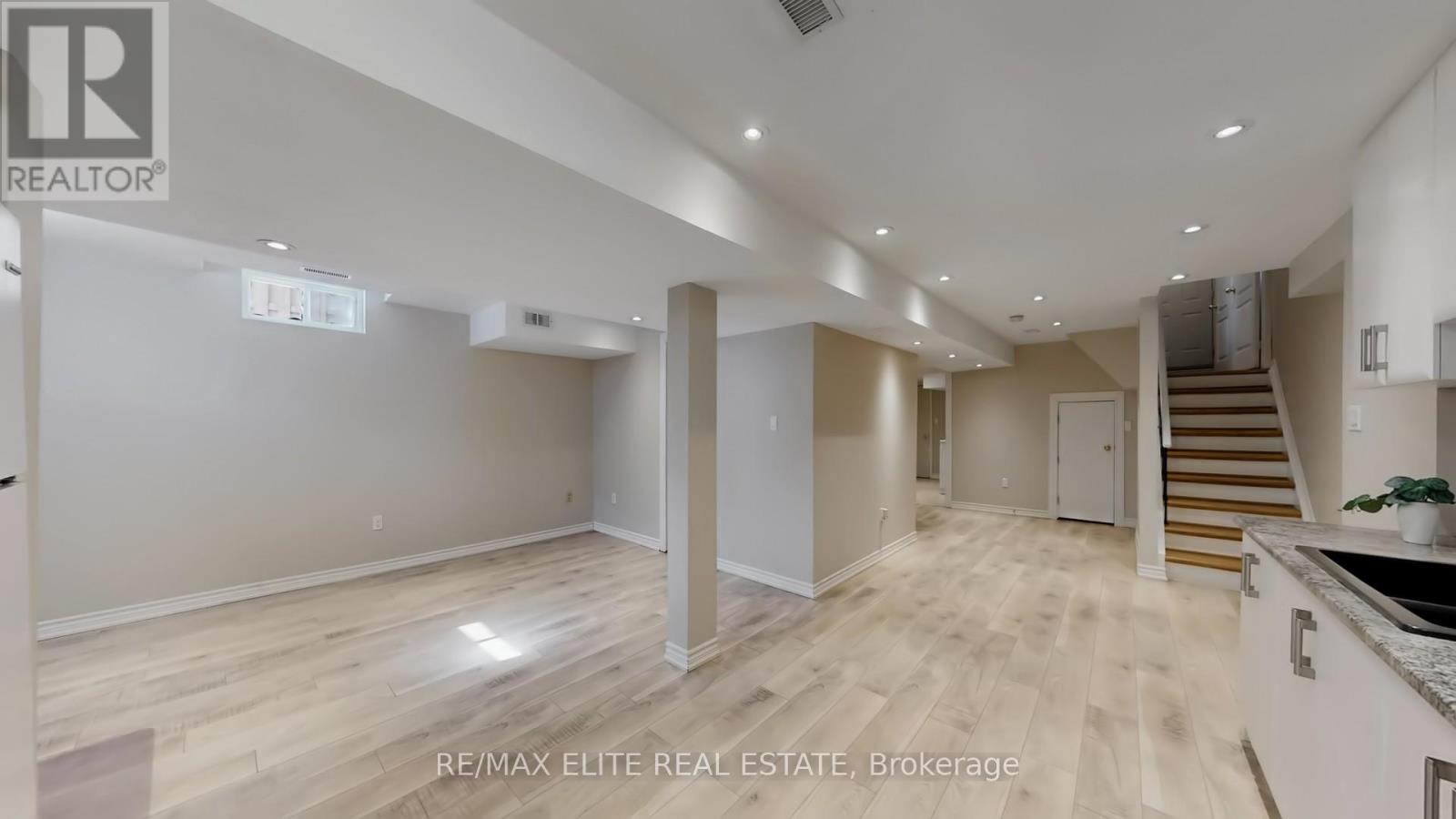 62 Macedonia Court, Newmarket, Ontario  L3X 2W8 - Photo 36 - N12883658