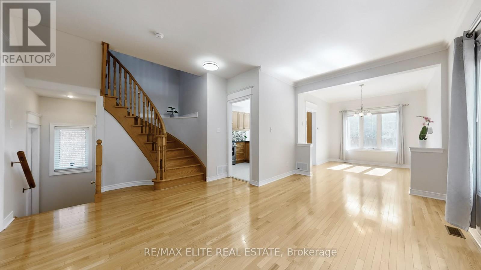 62 Macedonia Court, Newmarket, Ontario  L3X 2W8 - Photo 5 - N12883658