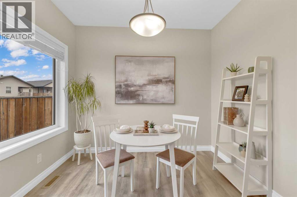 9 Ross Close, Sylvan Lake, Alberta  T4S 0C8 - Photo 9 - A2300548