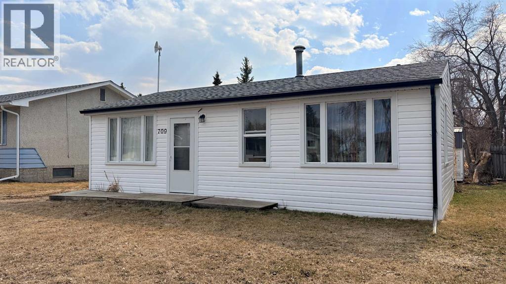 709 7 Avenue, Wainwright, Alberta