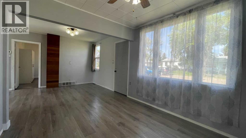 709 7 Avenue, Wainwright, Alberta  T9W 1B5 - Photo 8 - A2303843