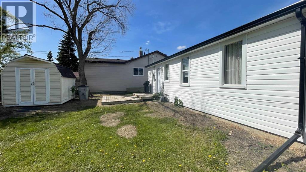 709 7 Avenue, Wainwright, Alberta  T9W 1B5 - Photo 3 - A2303843