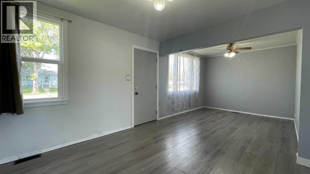 709 7 Avenue, Wainwright, Alberta  T9W 1B5 - Photo 7 - A2303843