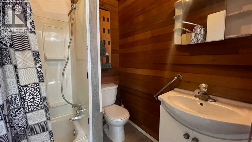 709 7 Avenue, Wainwright, Alberta  T9W 1B5 - Photo 14 - A2303843