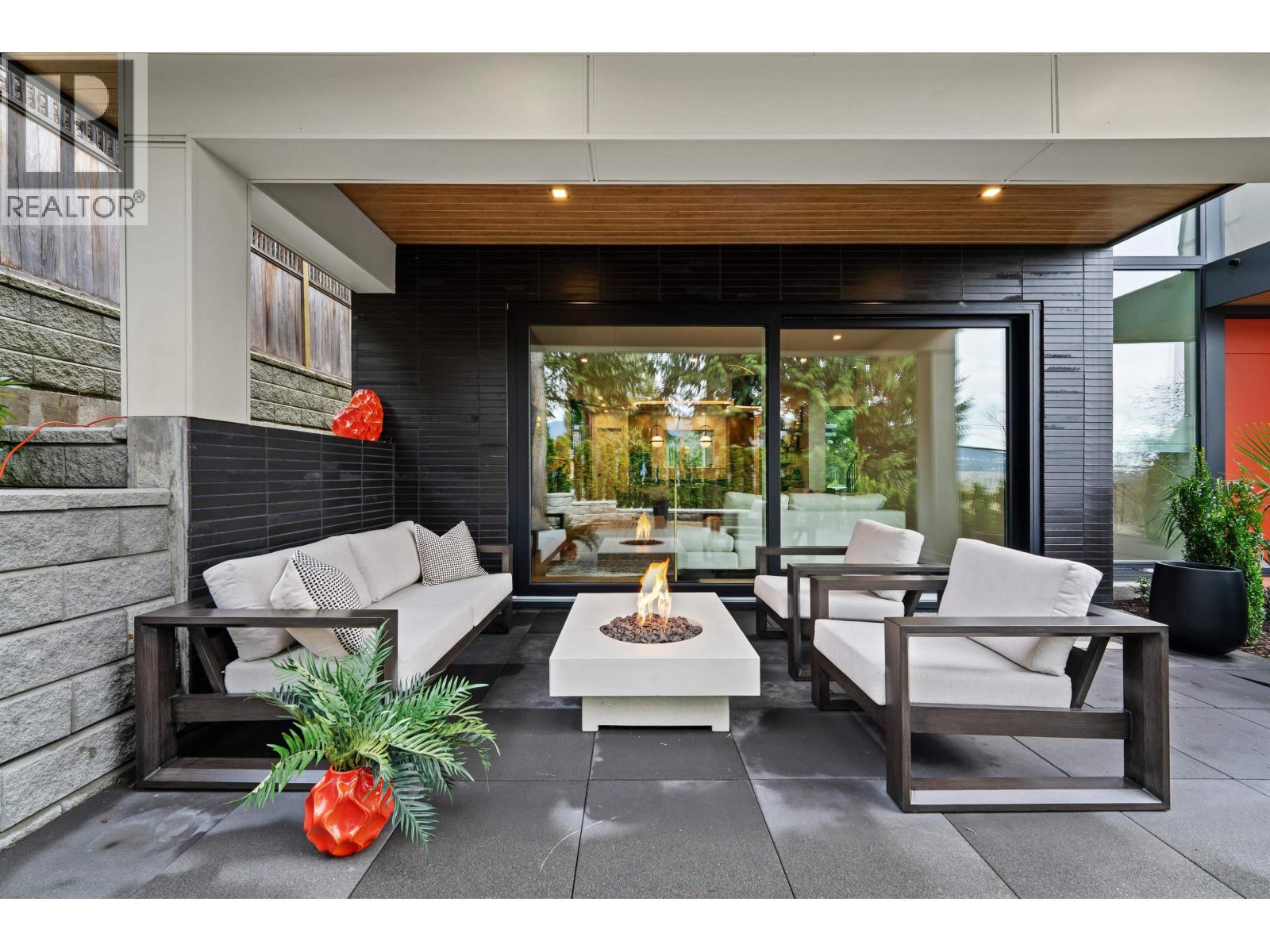 4528 Skyline Drive, North Vancouver, British Columbia  V7R 3H1 - Photo 4 - R3089495