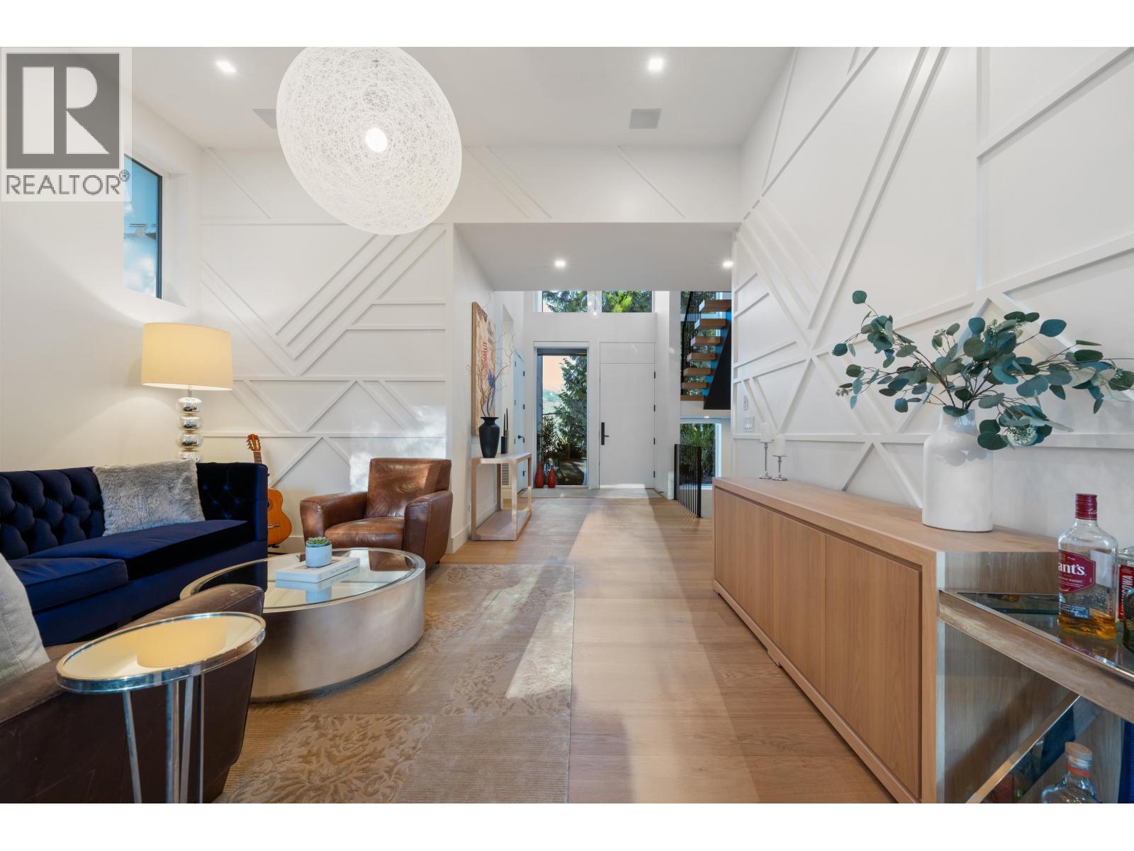 4528 Skyline Drive, North Vancouver, British Columbia  V7R 3H1 - Photo 7 - R3089495