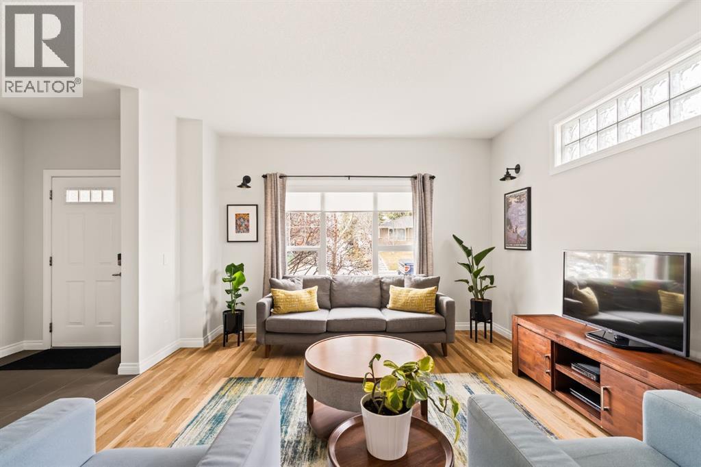 3332 43 Street SW, Calgary, Alberta  T3E 3P2 - Photo 2 - A2303760