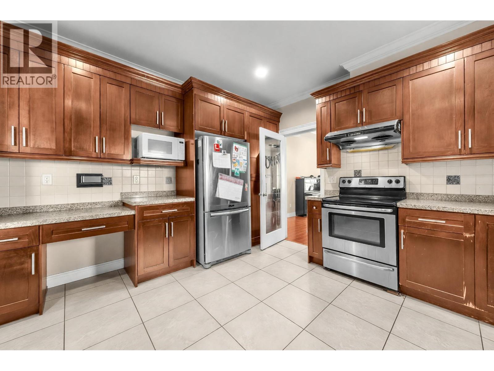 5880 Irmin Street, Burnaby, British Columbia  V5J 1Y9 - Photo 11 - R3115432