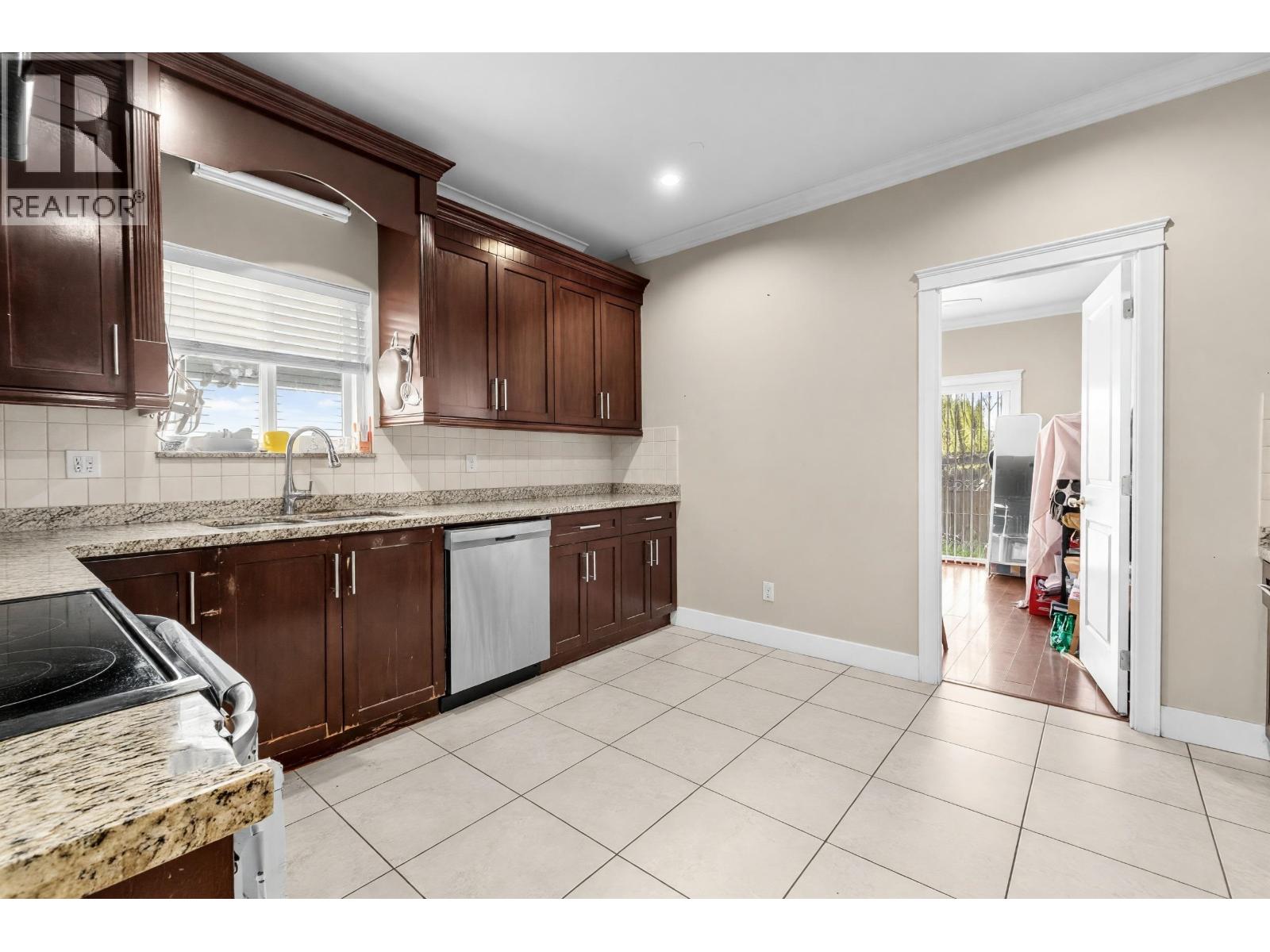 5880 Irmin Street, Burnaby, British Columbia  V5J 1Y9 - Photo 9 - R3115432