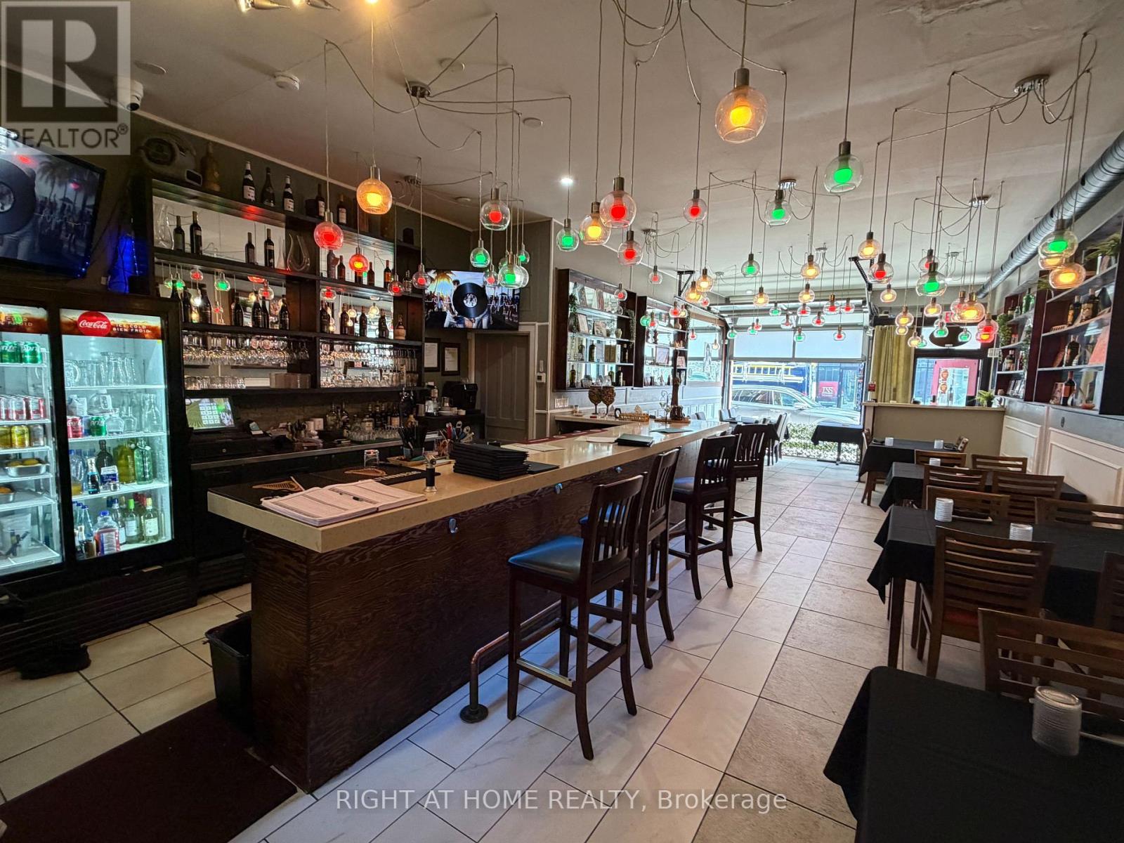 62 Dunlop Street W, Barrie, Ontario  L4N 1A4 - Photo 4 - S13033094