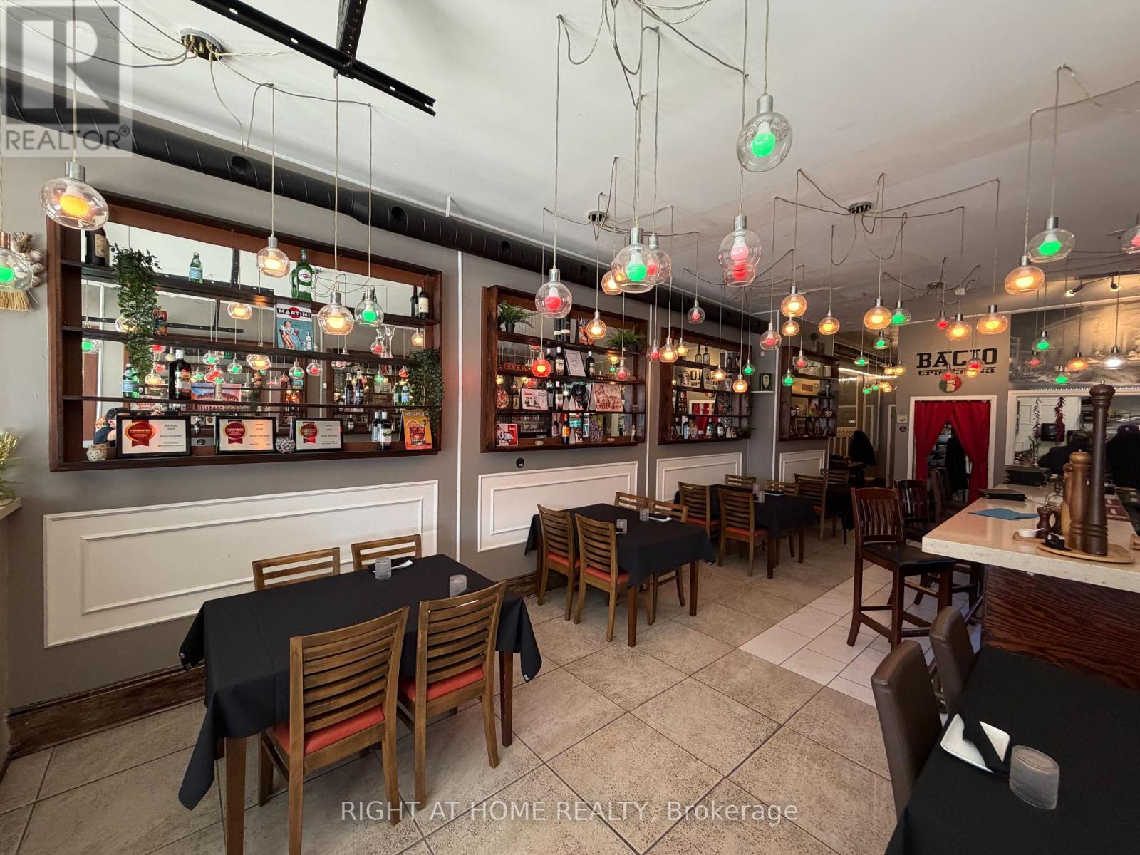 62 Dunlop Street W, Barrie, Ontario  L4N 1A4 - Photo 3 - S13033094