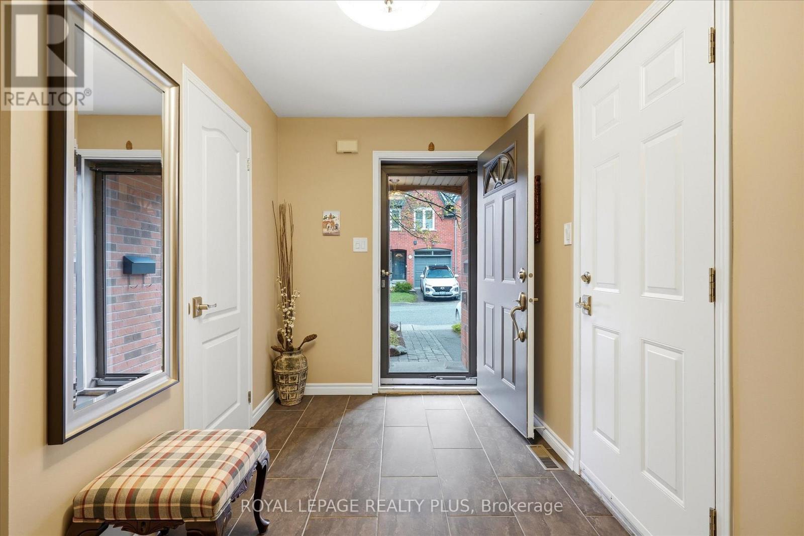 30c - 928 Queen Street W, Mississauga, Ontario  L5H 4K5 - Photo 3 - W13044294