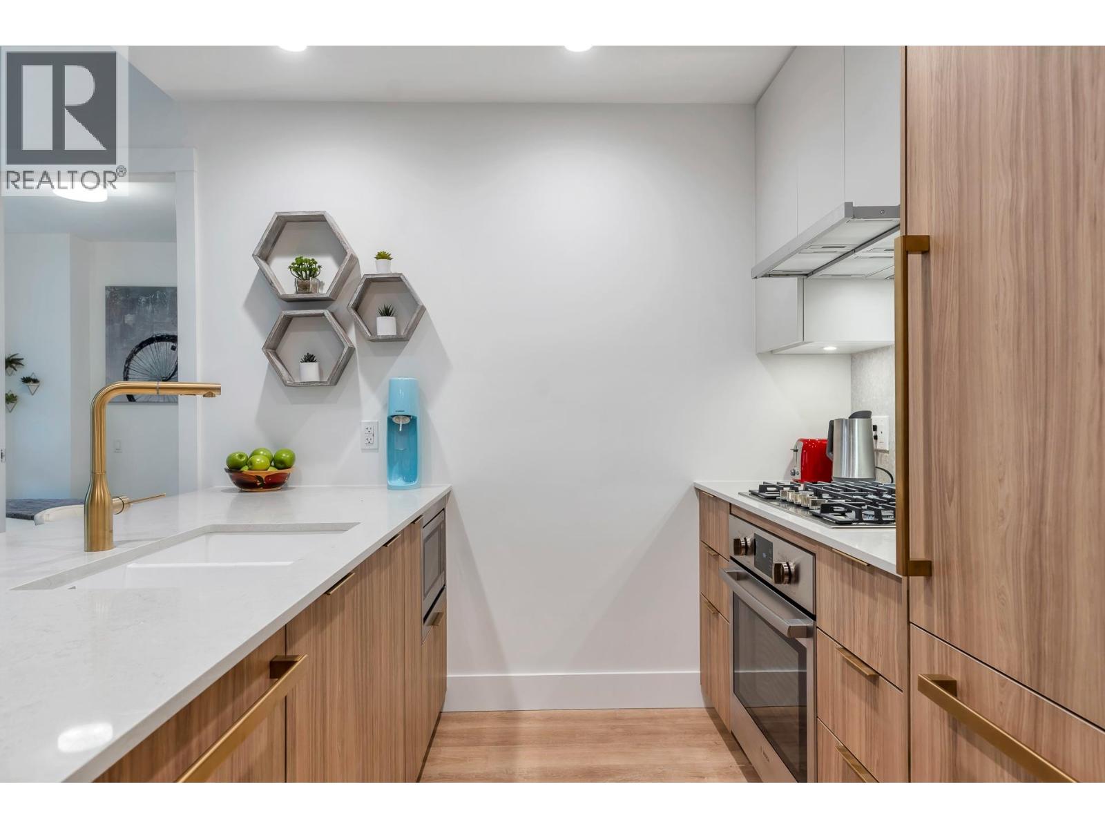 109 2325 Emery Court, North Vancouver, British Columbia  V7J 0E8 - Photo 6 - R3104646