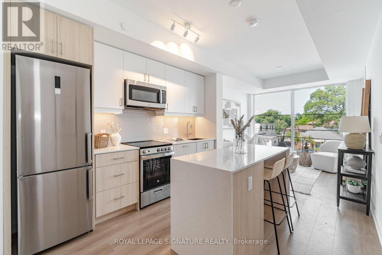 204 - 1195 THE QUEENSWAY, Toronto, Ontario