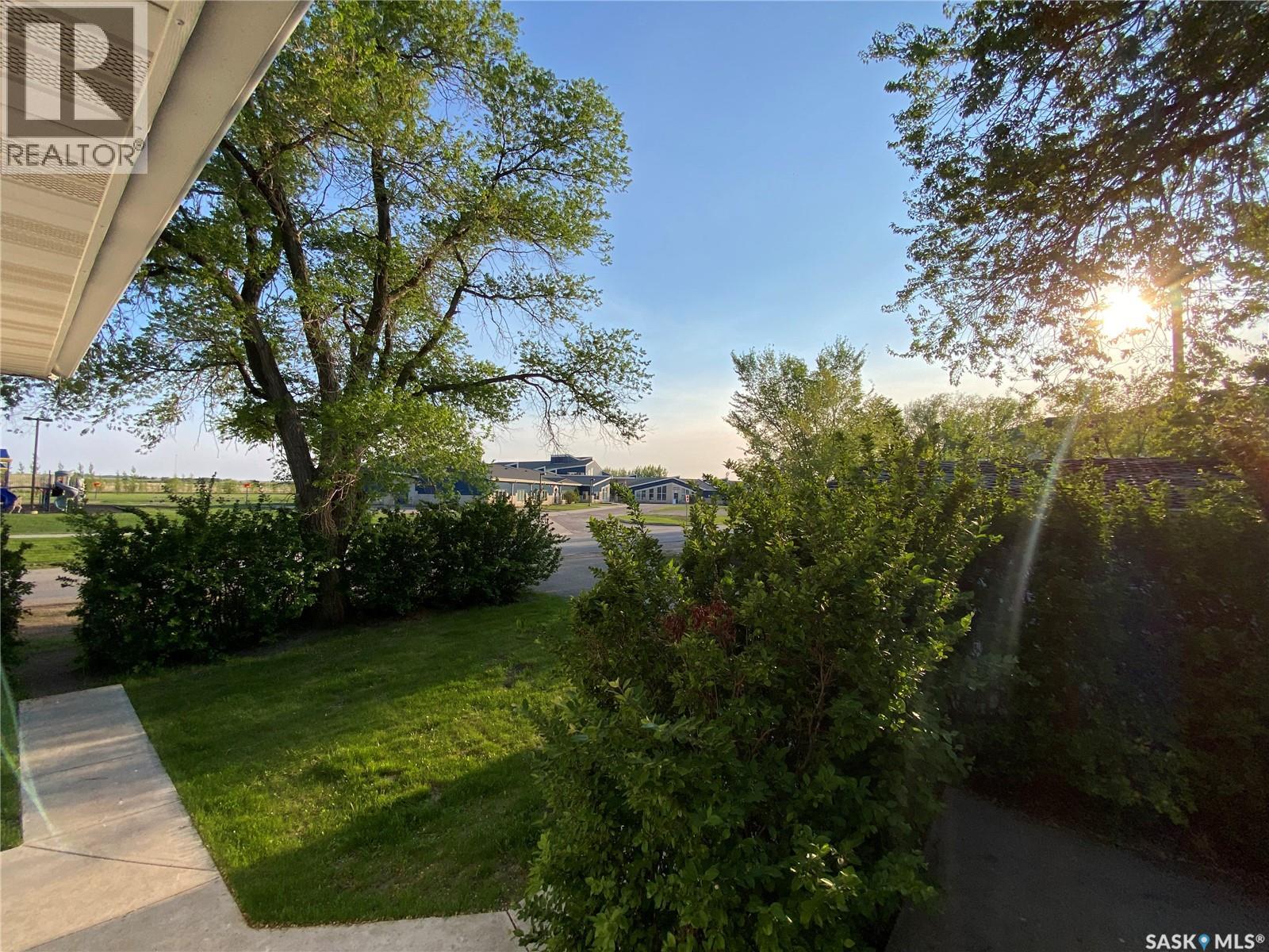 320 2 Street E, Carnduff, Saskatchewan  S0C 0S0 - Photo 18 - SK033955