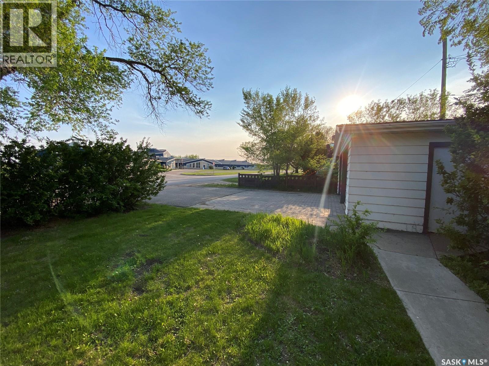 320 2 Street E, Carnduff, Saskatchewan  S0C 0S0 - Photo 19 - SK033955