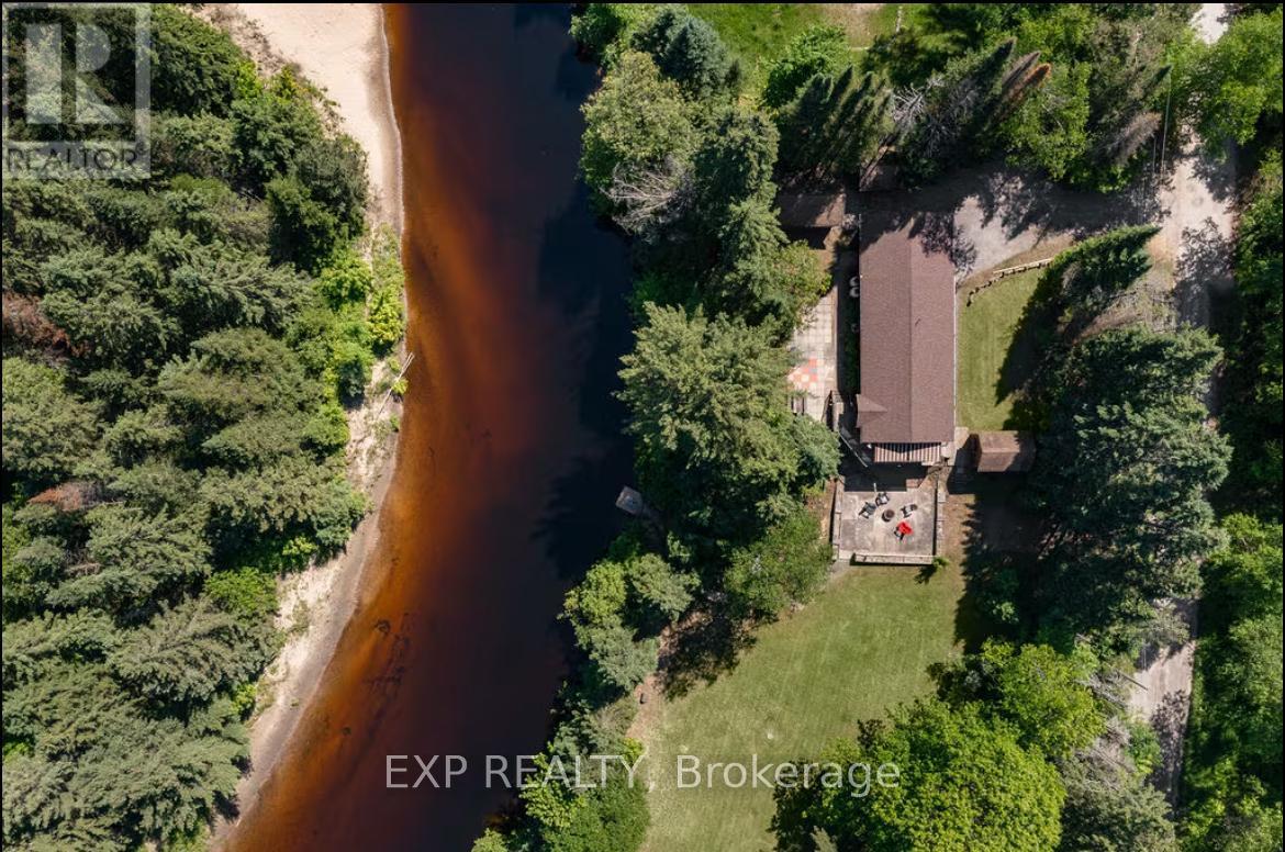 27 Groeger Road, Huntsville, Ontario  P1H 2J4 - Photo 12 - X12685234