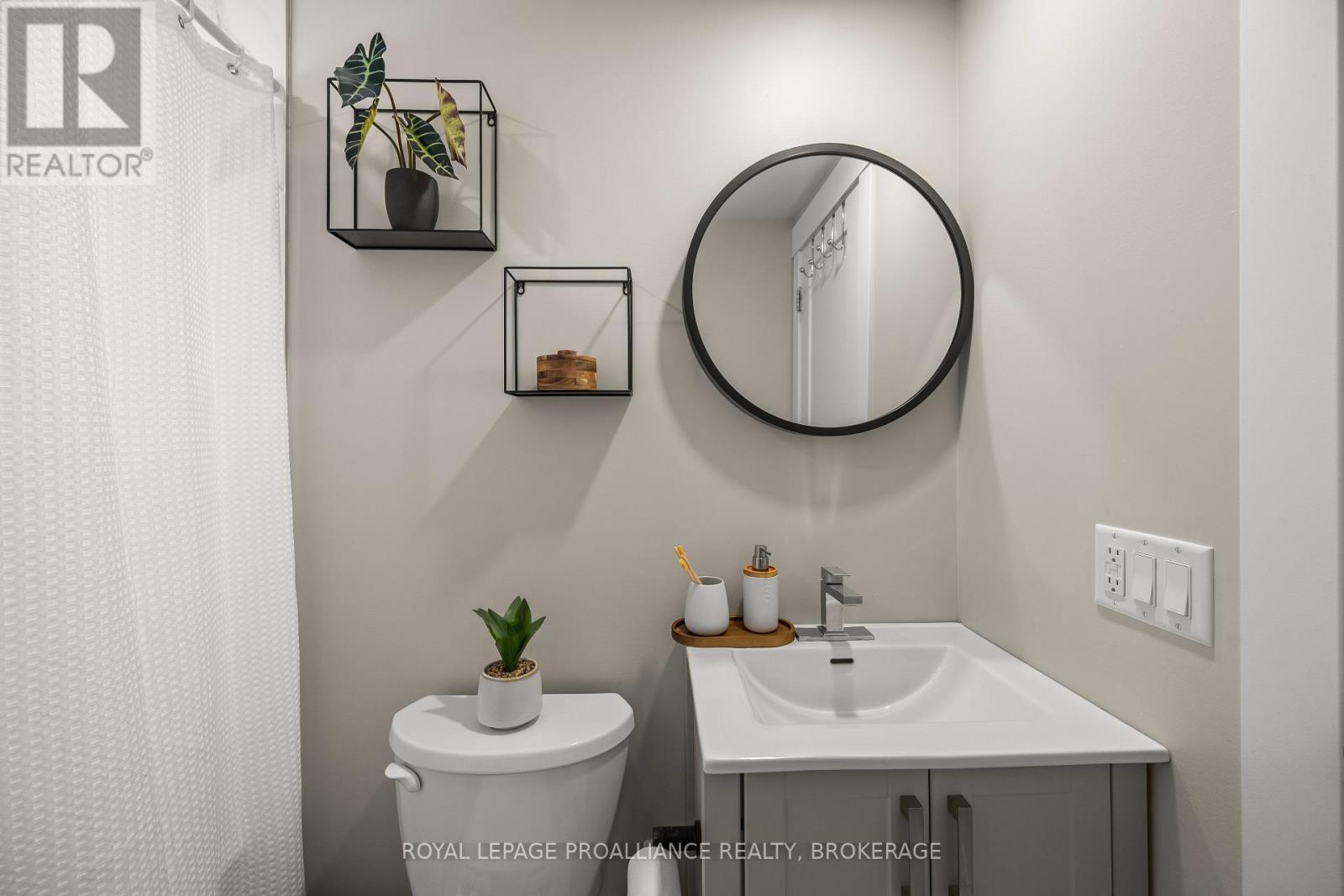 40 Elm Street, Gananoque, Ontario  K7G 2S7 - Photo 27 - X12728462