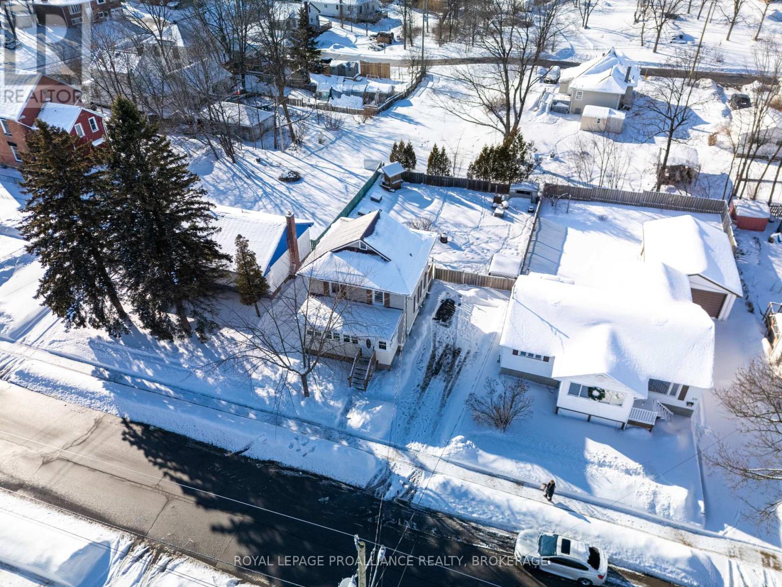 40 Elm Street, Gananoque, Ontario  K7G 2S7 - Photo 34 - X12728462