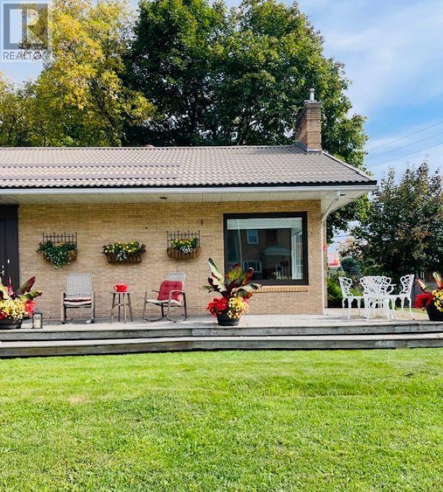 112 Upton Rd, Sault Ste. Marie, Ontario  P6A 3W1 - Photo 2 - SM260494