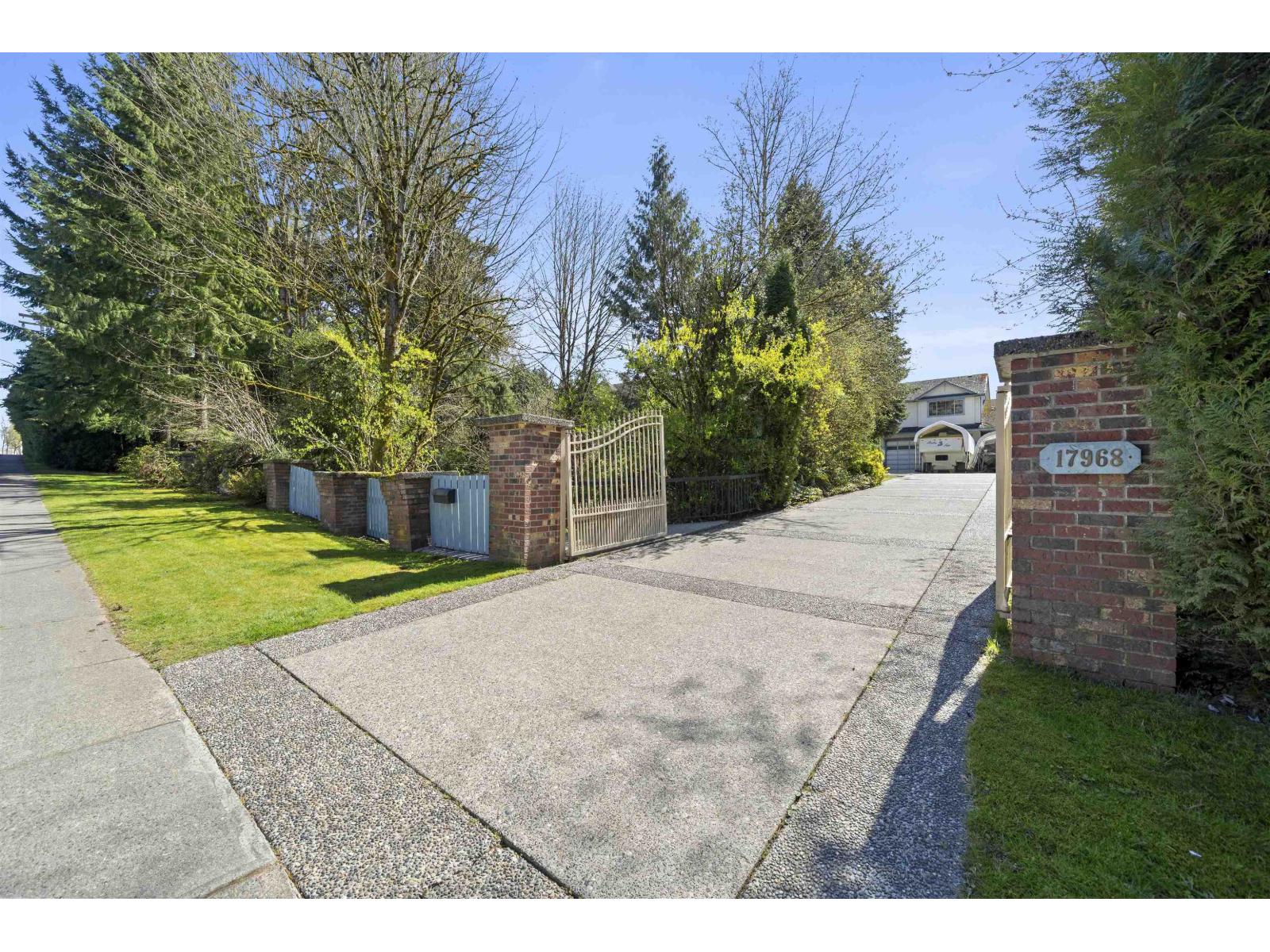 17968 68 Avenue, Surrey, British Columbia  V3S 8C3 - Photo 3 - R3109672