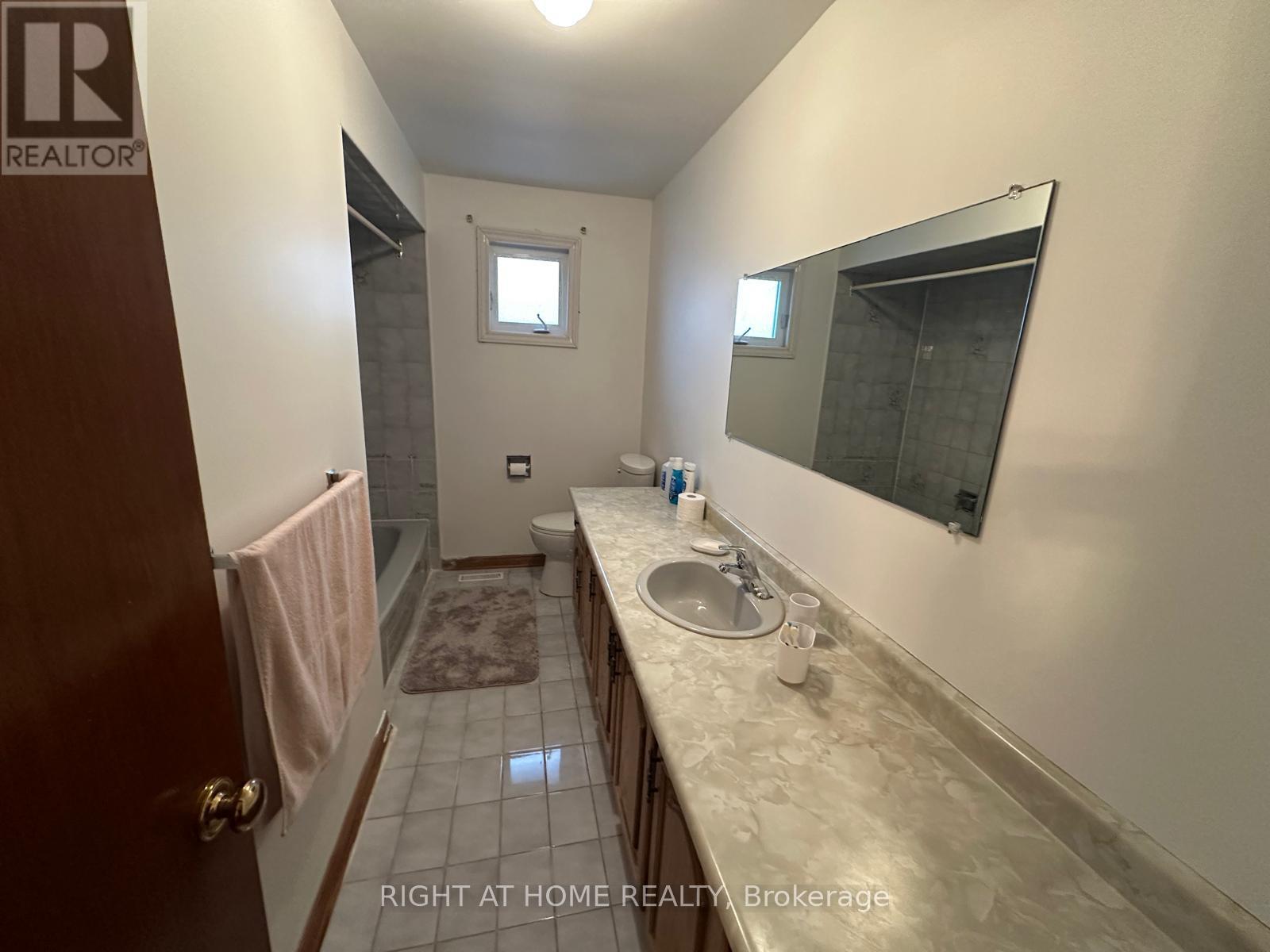 874 Wetherby Lane N, Mississauga, Ontario  L4W 4S9 - Photo 22 - W13040778