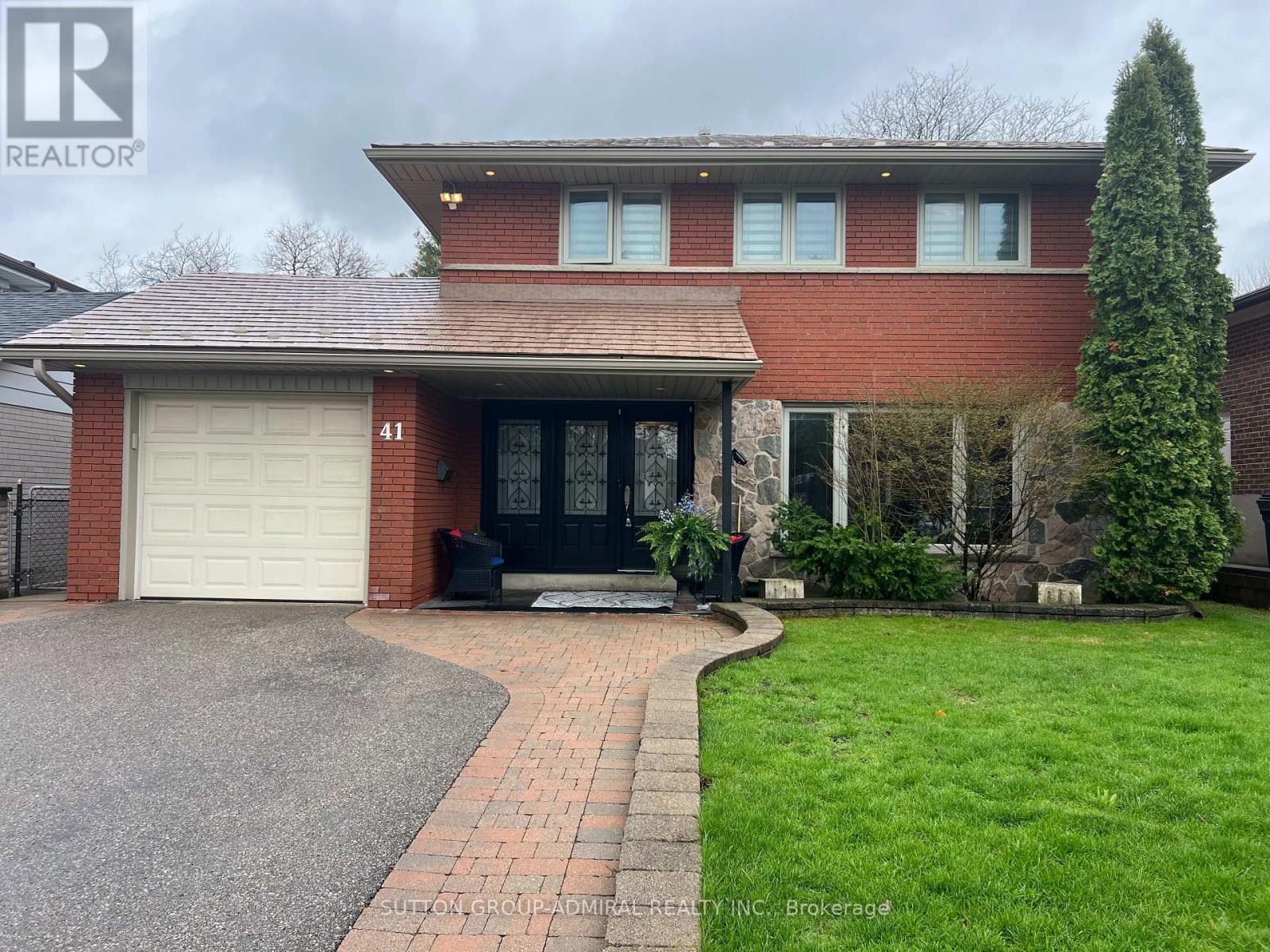 41 Hamptonbrook Drive, Toronto, Ontario  M9P 1A2 - Photo 2 - W12849358