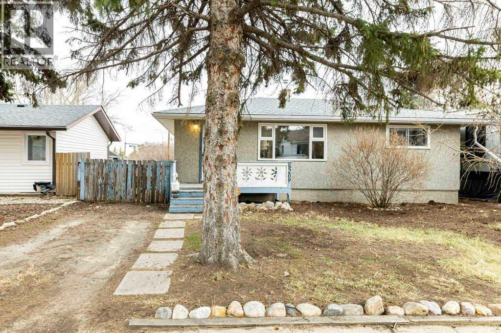 5209 Wilson Street, Blackfalds, Alberta  T0M 0J0 - Photo 2 - A2304507